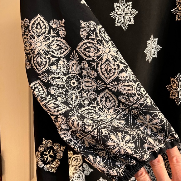 Rue21 Black and White Floral Tunic - Picture 3 of 4